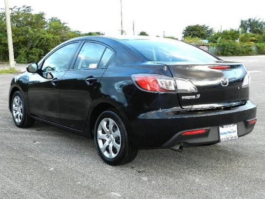 Mazda 3 2011 photo 1