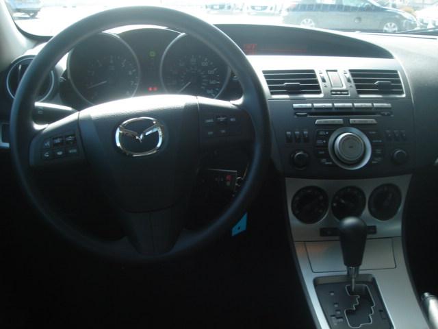 Mazda 3 2011 photo 1