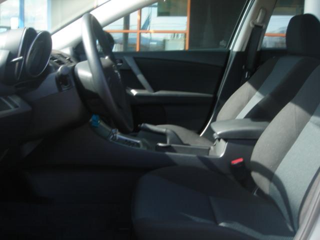 Mazda 3 2011 photo 2