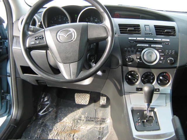 Mazda 3 2011 photo 2