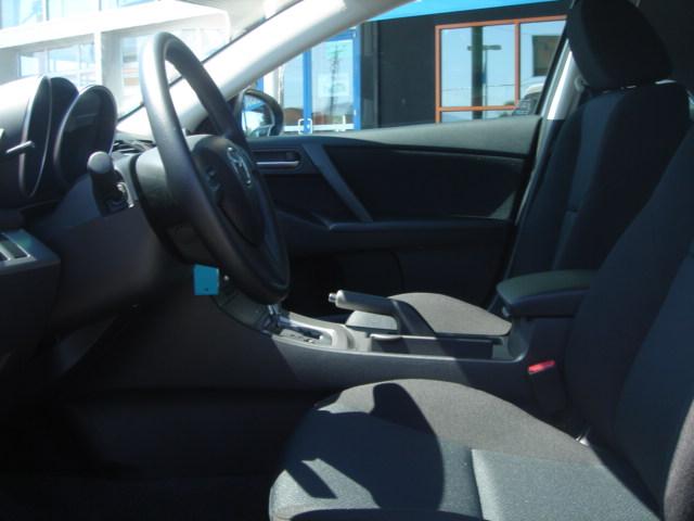 Mazda 3 2011 photo 2