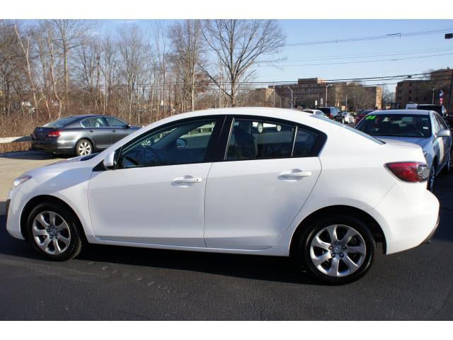 Mazda 3 2011 photo 1