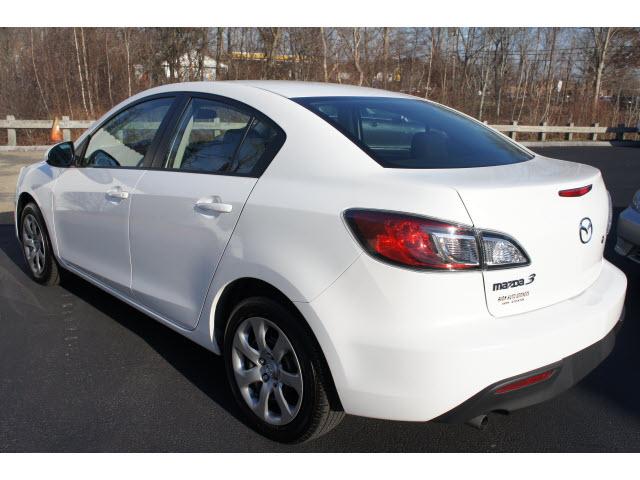 Mazda 3 2011 photo 2