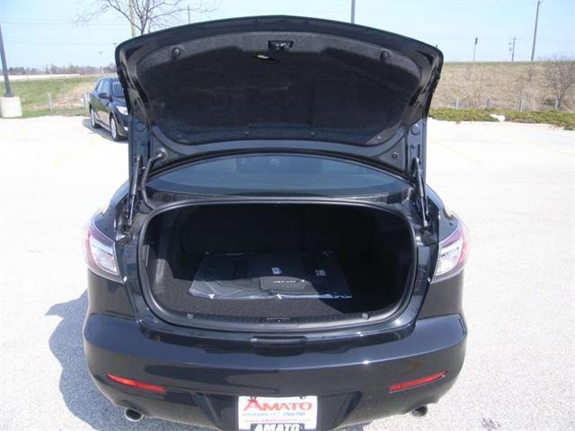 Mazda 3 2011 photo 2