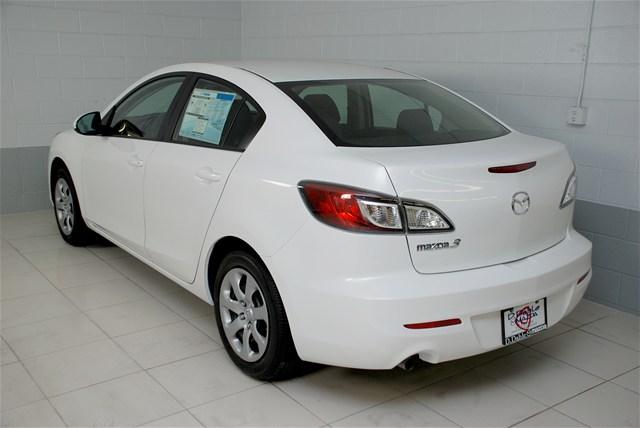 Mazda 3 2012 photo 3