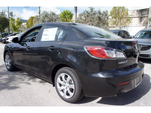Mazda 3 2013 photo 1