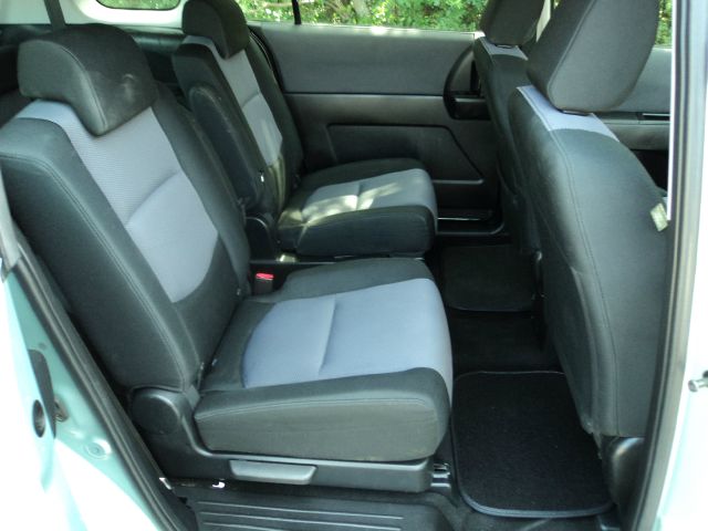 Mazda 5 2006 photo 11