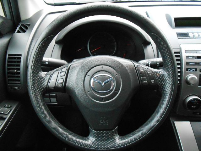Mazda 5 2010 photo 4