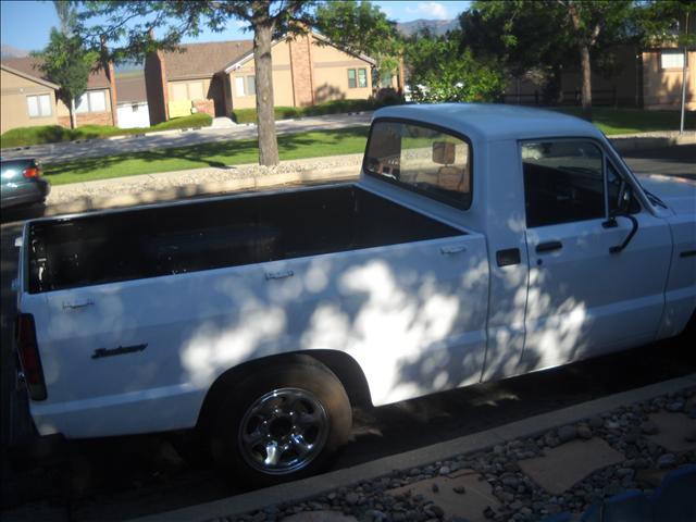 Mazda B-Series 1984 photo 2