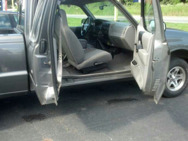 Mazda B-Series 2000 photo 9