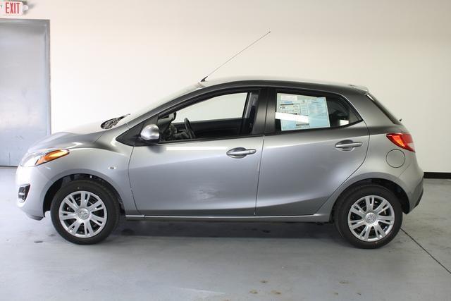 Mazda Mazda2 2014 photo 4
