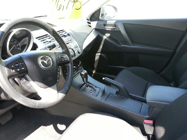 Mazda Mazda3 2012 photo 4