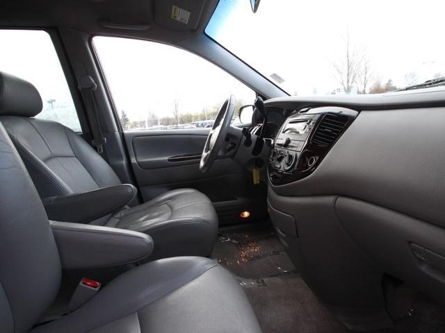 Mazda MPV 4dr Sdn Auto LE (natl) Sedan Unspecified