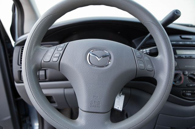Mazda MPV 2004 photo 3