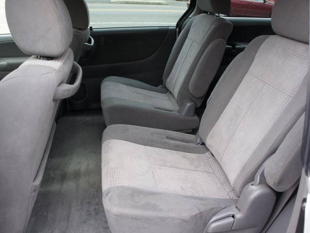 Mazda MPV 2004 photo 2