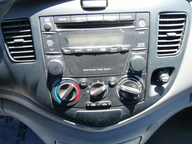 Mazda MPV 2005 photo 1