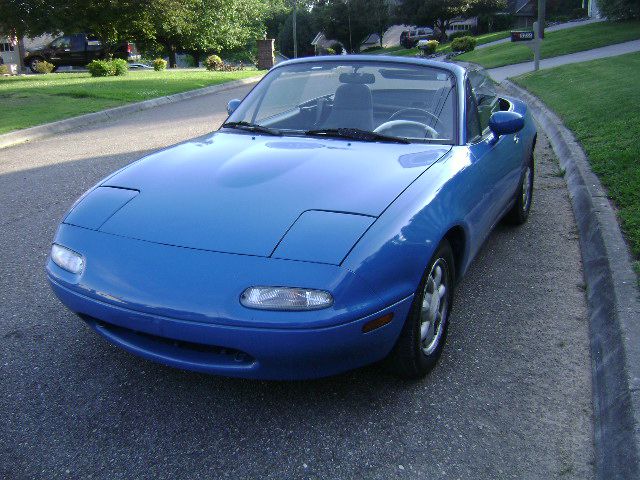 Mazda MX-5 Miata Base Convertible