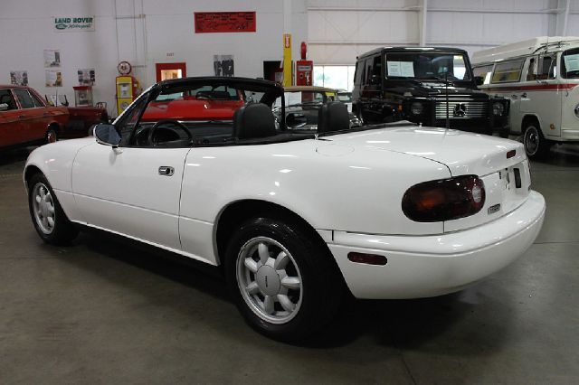 Mazda MX-5 Miata 1990 photo 2