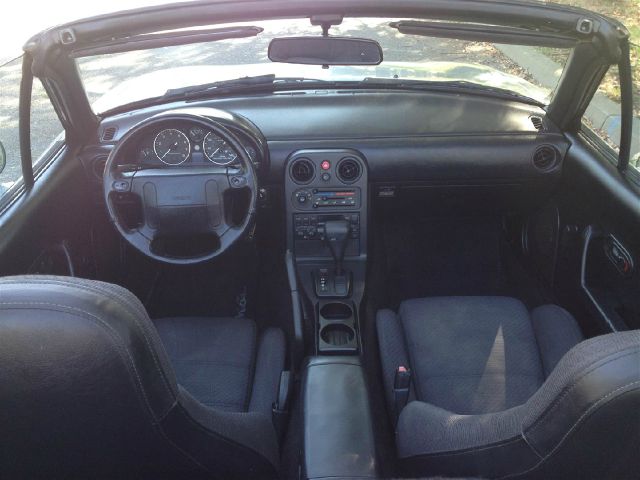 Mazda MX-5 Miata 1990 photo 2