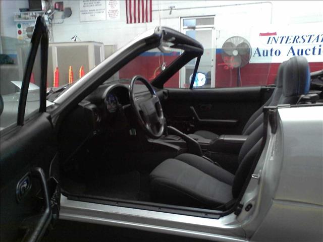 Mazda MX-5 Miata 1990 photo 2