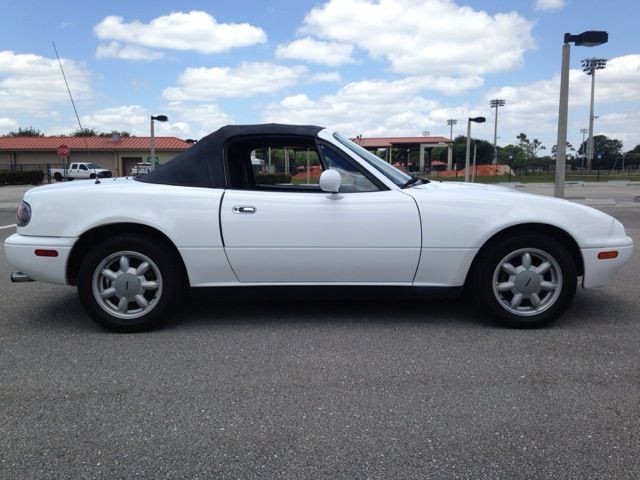 Mazda MX-5 Miata 1992 photo 2