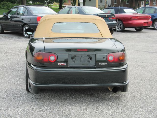 Mazda MX-5 Miata 1997 photo 2