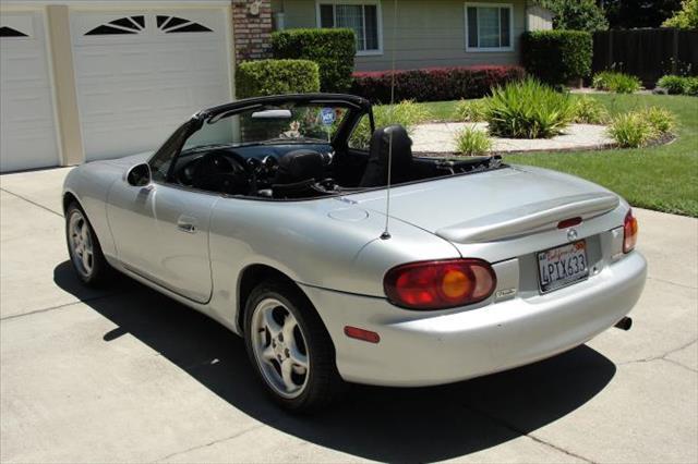 Mazda MX-5 Miata 1999 photo 1