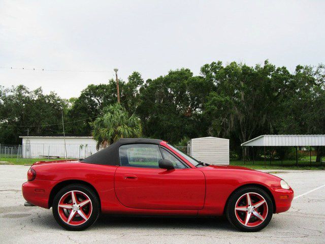 Mazda MX-5 Miata 4WD V6 XLT Convertible