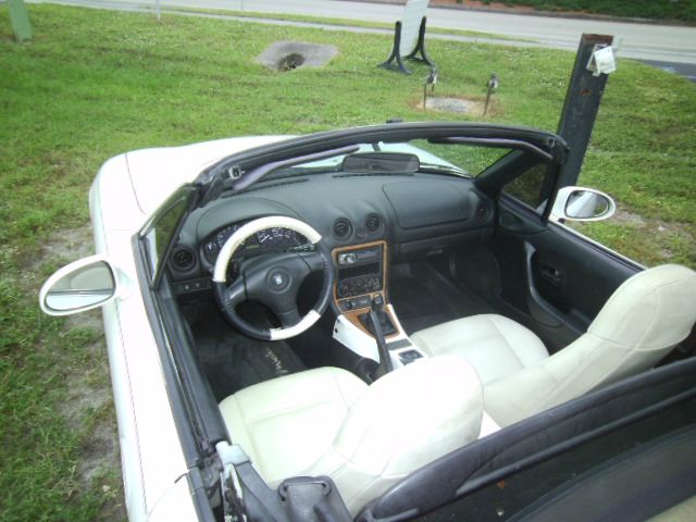 Mazda MX-5 Miata 1999 photo 1