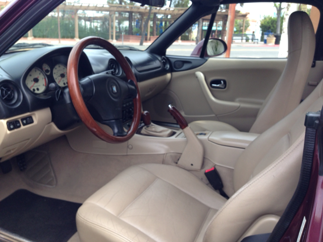 Mazda MX-5 Miata 2000 photo 2