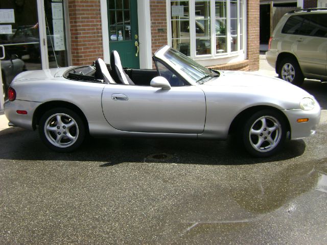 Mazda MX-5 Miata 2001 photo 2