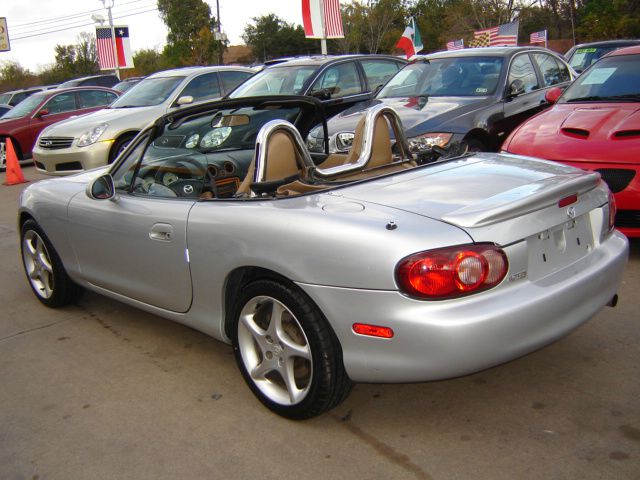 Mazda MX-5 Miata 2001 photo 2