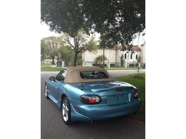 Mazda MX-5 Miata 2001 photo 1