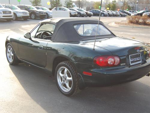 Mazda MX-5 Miata 2002 photo 2