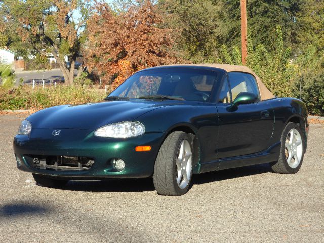 Mazda MX-5 Miata SE Convertible