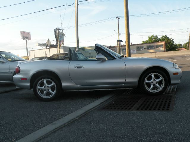 Mazda MX-5 Miata 2002 photo 2
