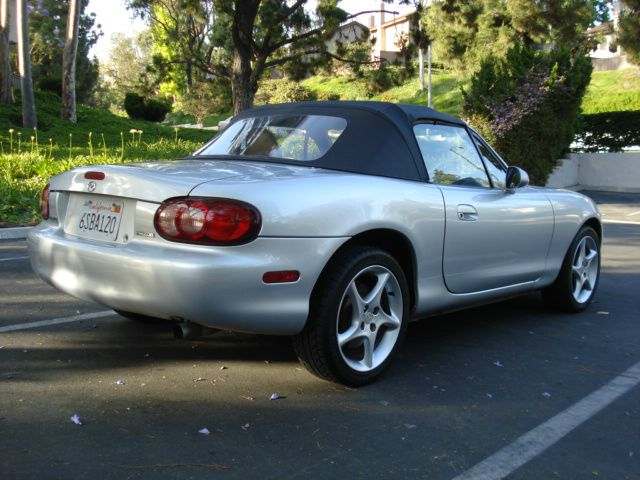 Mazda MX-5 Miata 2002 photo 2