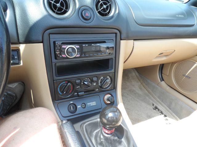 Mazda MX-5 Miata 2002 photo 2