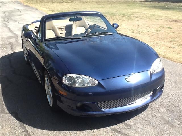 Mazda MX-5 Miata SE Sports Car