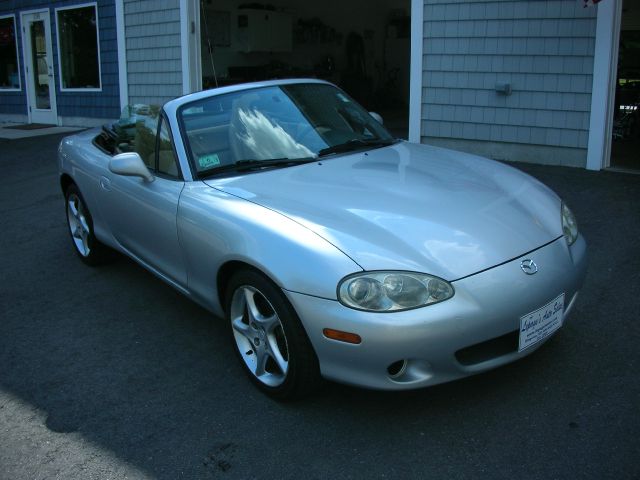 Mazda MX-5 Miata SE Convertible