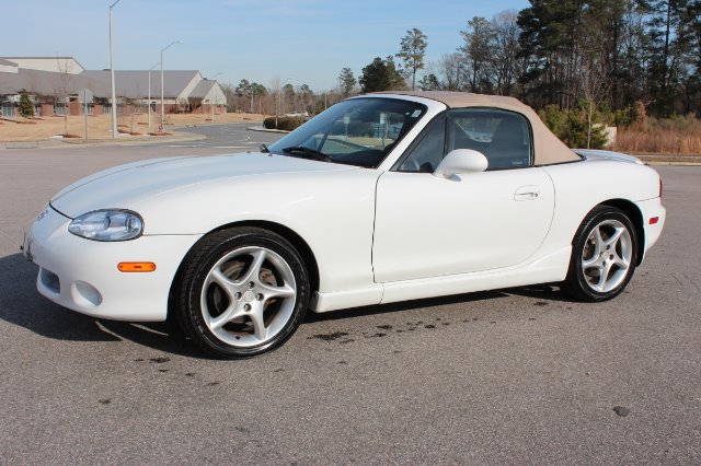 Mazda MX-5 Miata 2003 photo 2