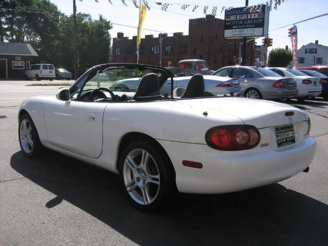 Mazda MX-5 Miata 2004 photo 3