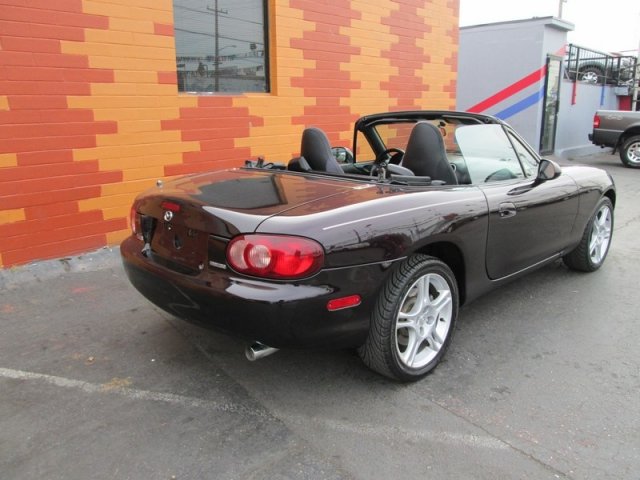 Mazda MX-5 Miata 2004 photo 2