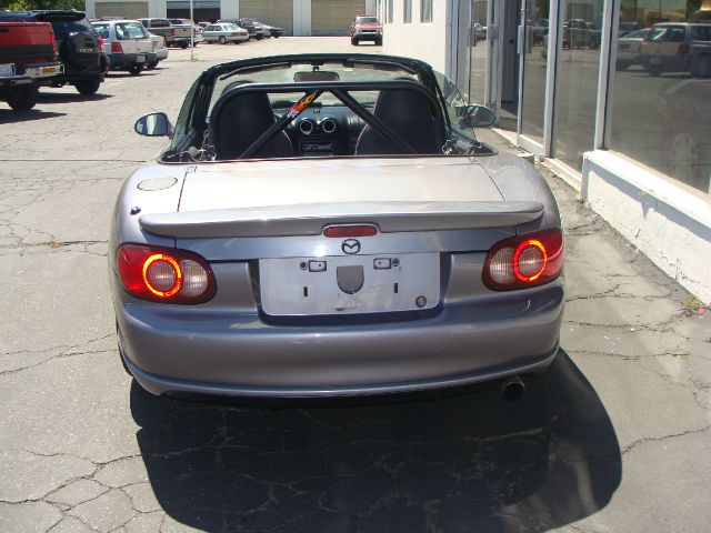 Mazda MX-5 Miata 2005 photo 2