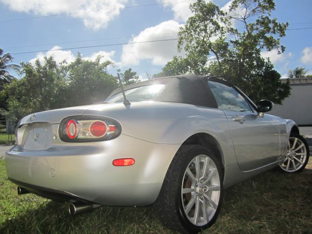 Mazda MX-5 Miata SC Convertible