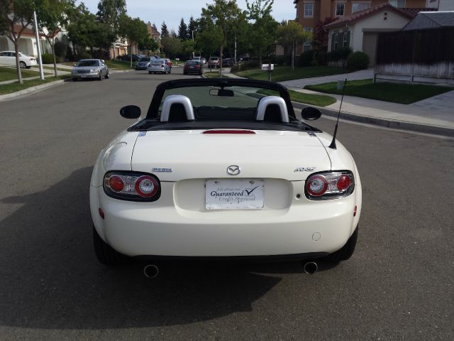 Mazda MX-5 Miata 2006 photo 2