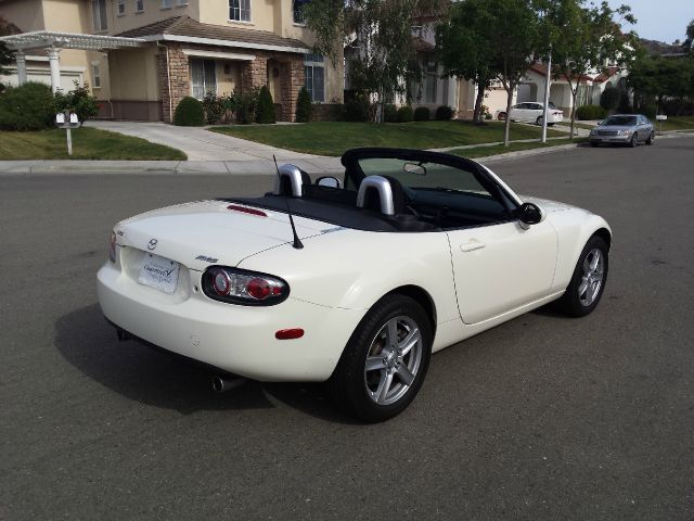 Mazda MX-5 Miata 2006 photo 3