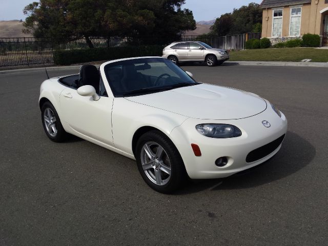 Mazda MX-5 Miata 2006 photo 4