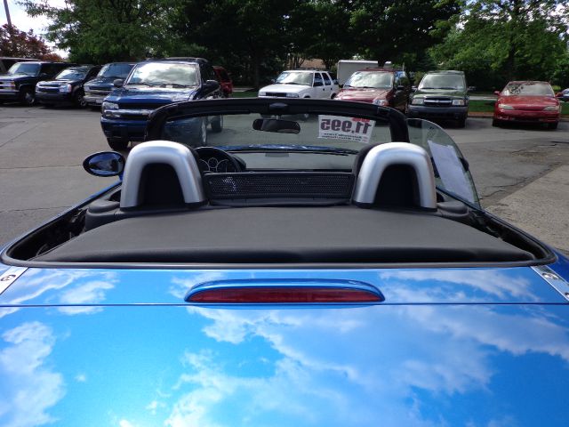 Mazda MX-5 Miata 2006 photo 25