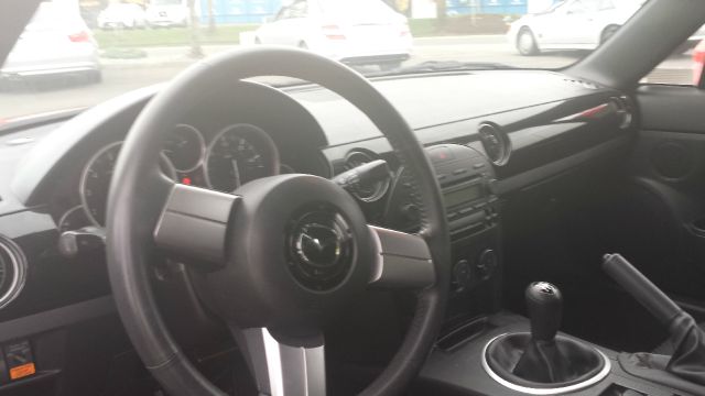 Mazda MX-5 Miata 2006 photo 2